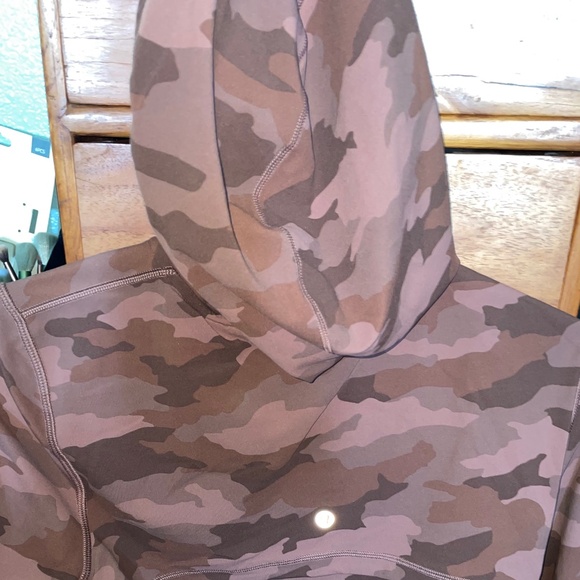 Lululemon Nulu Hooded Define Jacket Camo Size 10 - Picture 3 of 4